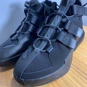 NEW Nike Air Edge 270 Triple Black Mens Sz 11